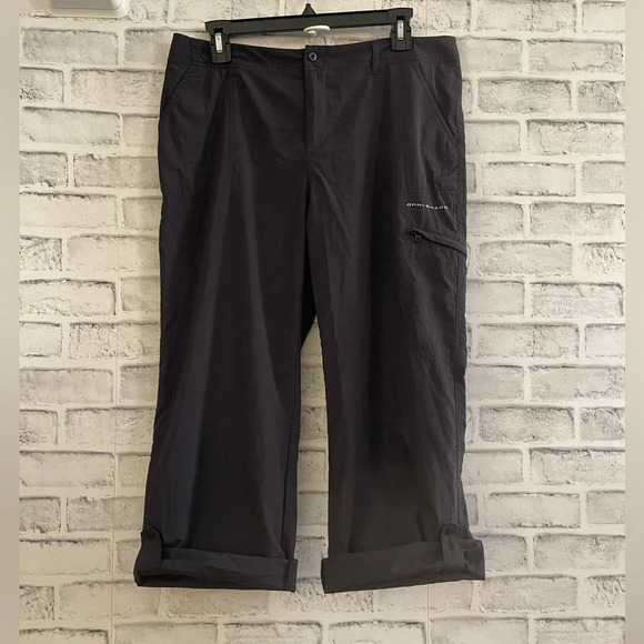 Women’s Columbia Omni-shade PFG cropped roll tab black pants, Size 10 - Picture 1 of 6